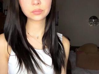 Emma Errett webcam model stream image