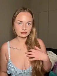 ElenaRebelle webcam model stream image