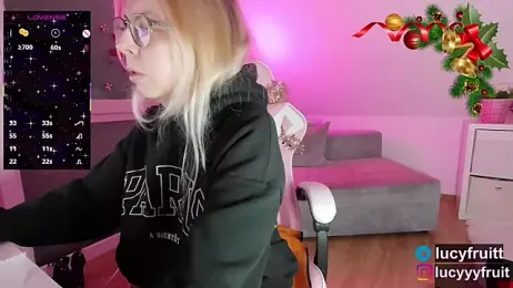 Livewithlucy webcam stripchat model stream image