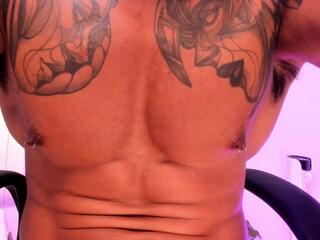 Inosuke Evans webcam model stream image