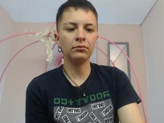 Hanna Plu webcam model stream image