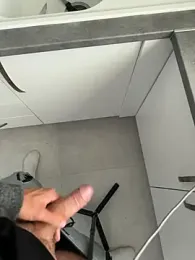 Manu97k webcam model stream image