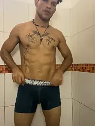 MaxyRyan webcam stripchat model stream image