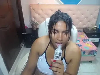 Celeste_wood webcam model stream image