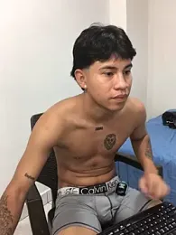 logannth webcam stripchat model stream image