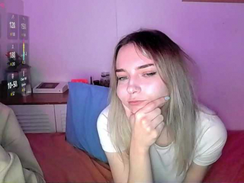 Almondmilka webcam model stream image