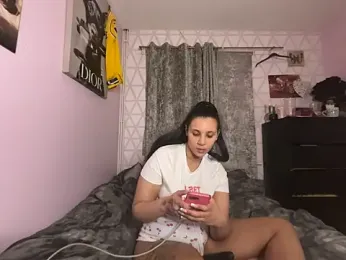 RavenNoirr webcam stripchat model stream image