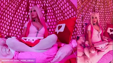 dana_more webcam model stream image