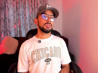 Frankie C webcam flirt4free model stream image