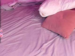 soft-as-a-flower webcam model stream image