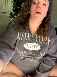 XoMisty webcam model stream image