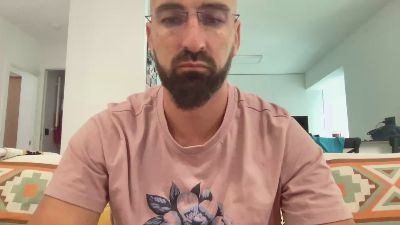 v1c70r1985 webcam cam4 model stream image