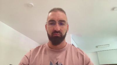 v1c70r1985 webcam cam4 model stream image