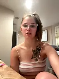 Riley_ray69 webcam stripchat model stream image