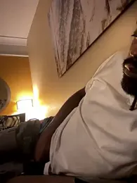 2HandsLong webcam model stream image