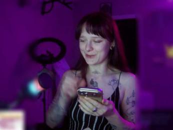 stillHer webcam model stream image