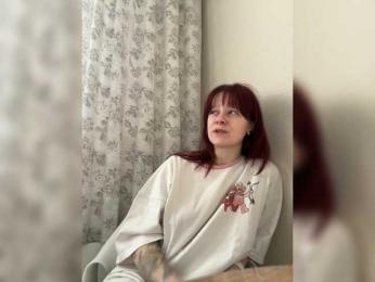 stillHer webcam model stream image