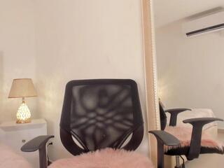 Isabella Hils webcam model stream image