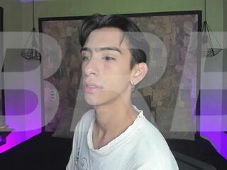 Uyukie webcam model stream image
