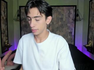 Uyukie webcam model stream image