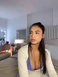 _laura_02 webcam model stream image