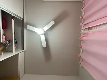 lariic webcam model stream image