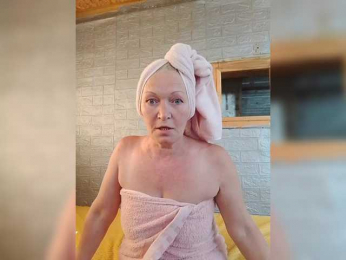 LizSage webcam model stream image