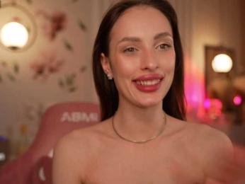 MilaLuxury webcam model stream image