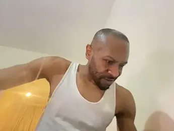 CuzzyB69 webcam model stream image
