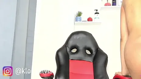 Kloe-squirts webcam model stream image