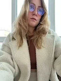 Puzdosia webcam model stream image