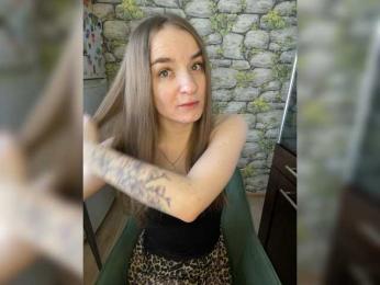 Intro31 webcam bongacams model stream image