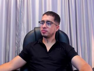 Tommas Johnson webcam model stream image