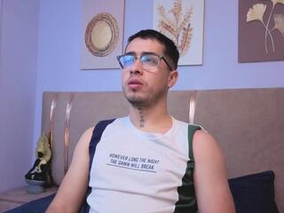 Tommas Johnson webcam model stream image