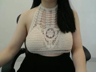 Emilia Young webcam model stream image