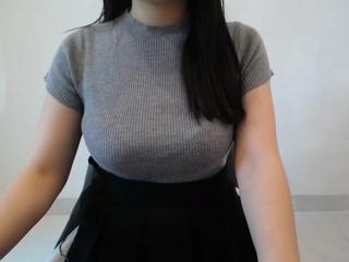 Emilia Young webcam flirt4free model stream image