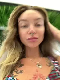 Miss_Elfie webcam model stream image