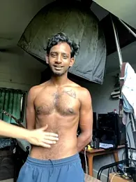 0mniscient webcam model stream image