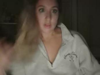 khelzy webcam model stream image