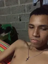 Alvarozzxv webcam stripchat model stream image