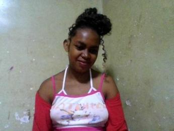 Elinah webcam model stream image