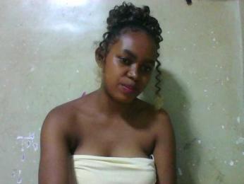 Elinah webcam model stream image