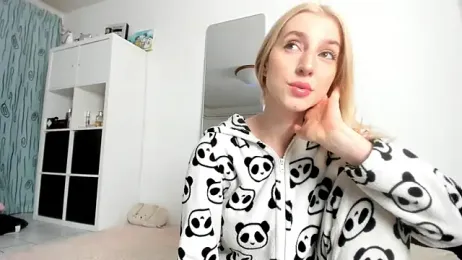 KenzieDawton webcam stripchat model stream image