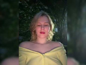 Advaya webcam model stream image