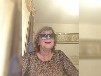 KarinkaSweet webcam model stream image