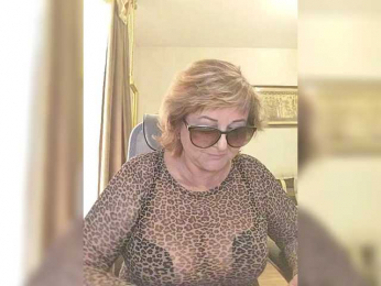 KarinkaSweet webcam model stream image