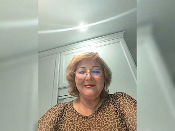 KarinkaSweet webcam model stream image