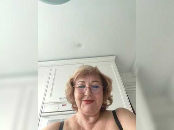 KarinkaSweet webcam model stream image