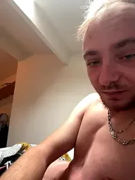 Crevette311 webcam model stream image