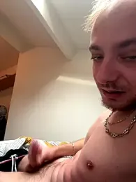 Crevette311 webcam model stream image